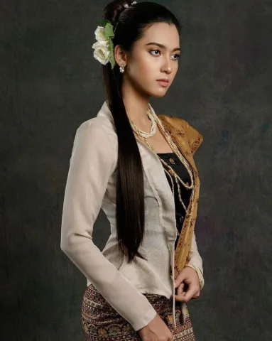&ldquo;เรียบง่าย&hellip;ราวกับไม่ยอมให้สิ่งใดกำหนดตัวตน&rdquo;