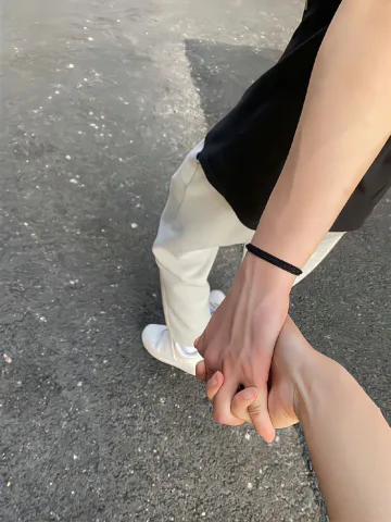 จับมือ