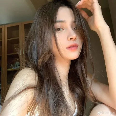 Lunaria Graves (ลูนาเรีย เกรฟส์)