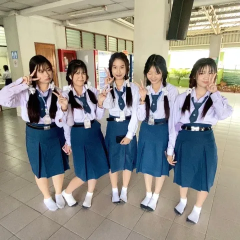 เพื่อนเยอะม้ากก
