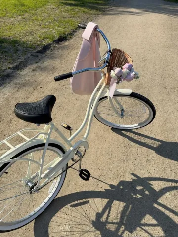 I go to school by bike.