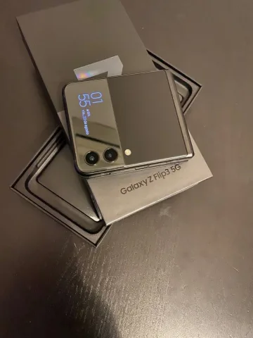 Samsung Galaxy Z Flip3 5G /I apologize if any of the information is incorrect.