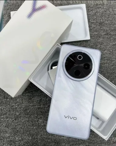 vivo Y100 5G /I apologize if any of the information is incorrect.