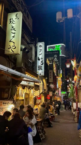 Street food night (เดินกินของกินในตอนกลางคืน)