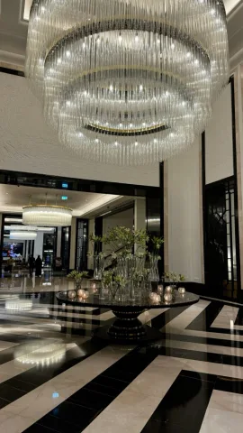 A riverside hotel (โรงแรมวิวแม่น้ำโขง)