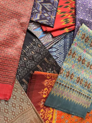 Thai Fabric Skirt (กระโปรงผ้าทอลายไทย)