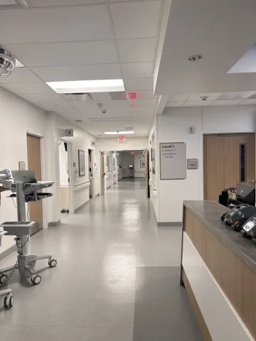 Hospital or laboratory (โรงพยาบาลหรือไม่ก็ห้องแล็ป)