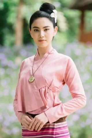 แม่หญิงปีปแก้ว -ล้านนา