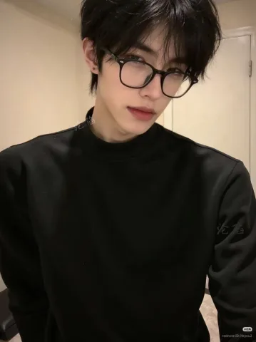 ตี๋แว่นสุดฮอตหล่อและรวยมาก💦