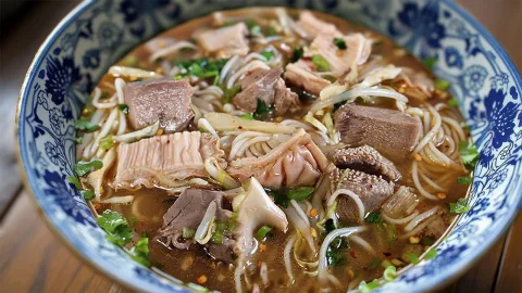 ข้าวปุ้นนํ้าแจ่ว
