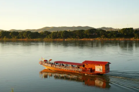 ล่องเรือดูพระอาทิตย์ตก