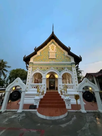 เข้าวัดทำบุญ