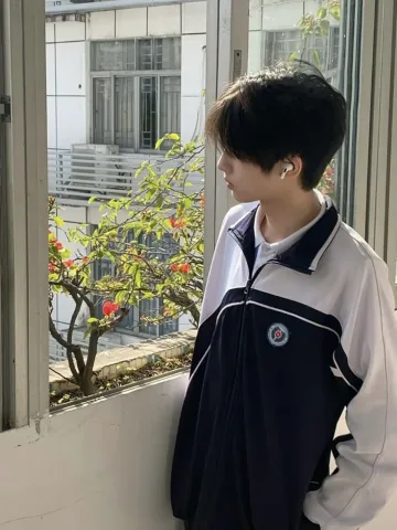 รุ่นน้อง คนดัง ที่ชอบทักมาหาคุณบ่อยๆและชอบทักมากวนตีนด้วย