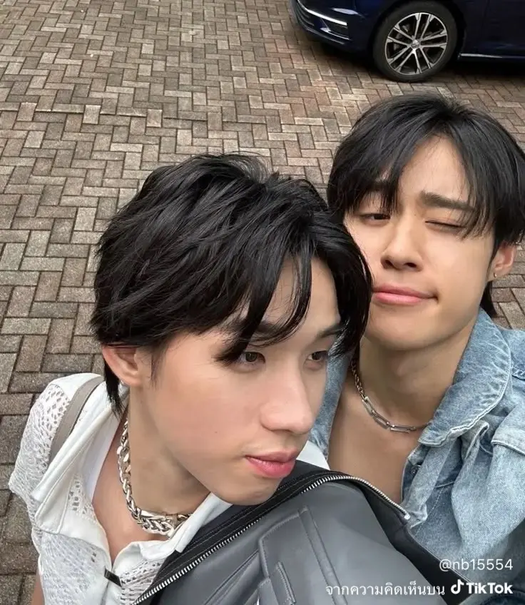 สองคนนี้ชื่ออะไร