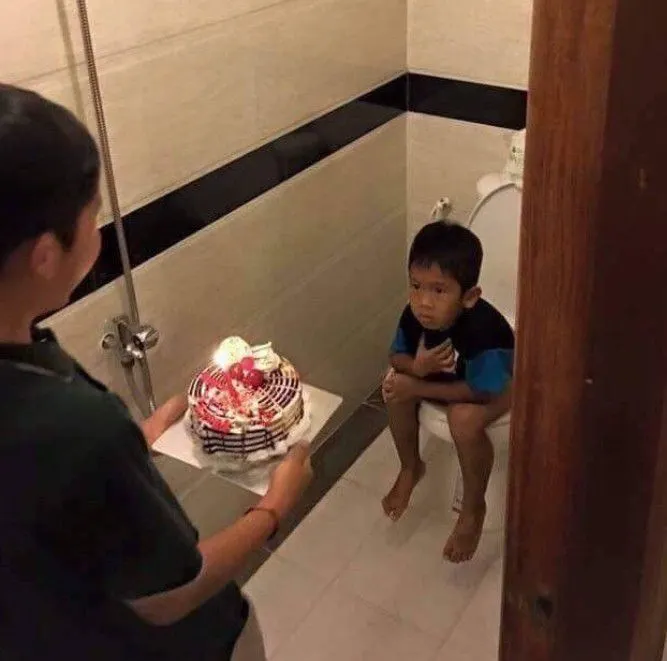 Your bathroom. (เลือกห้องน้ำ.)