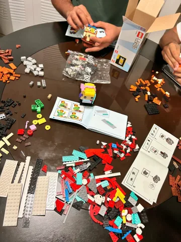 Build LEGO Together 🧱