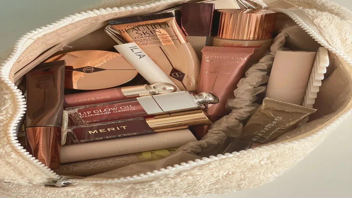 Let&rsquo;s pack your makeup bag!💼💄