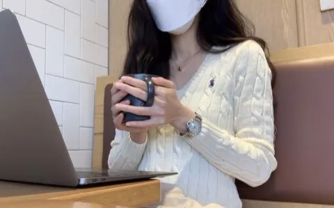 lo-fi cafe that cross the street