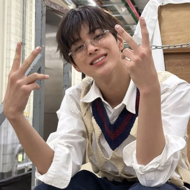 Who's my second boyfriend ^^