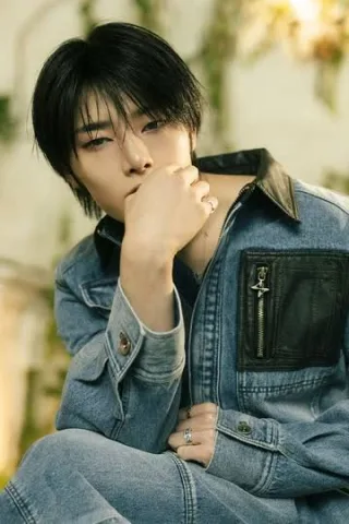 ตาคม เหมือนจิ้งจอกเจ้าเสน่ห์ หล่อจนต้องเขินน