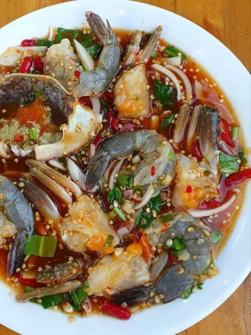 ยำกุ้งสด