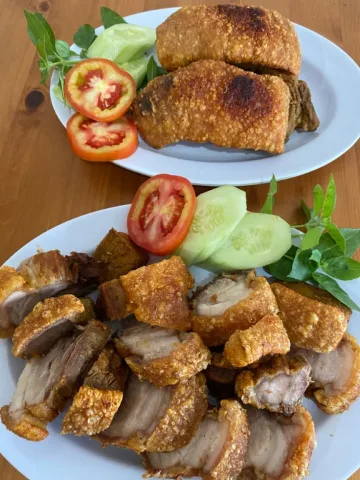 หมูกรอบ