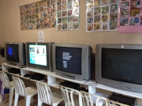 Sneak out to the internet caf&eacute;