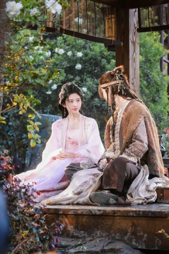 เขาหัวเราะอย่างเหยียดหยาม "ตระกูลหลี่เหรอ? แค่ตระกูลที่พ่ายแพ้ เจ้ามีอะไรมาแลกกับความช่วยเหลือของข้า?"