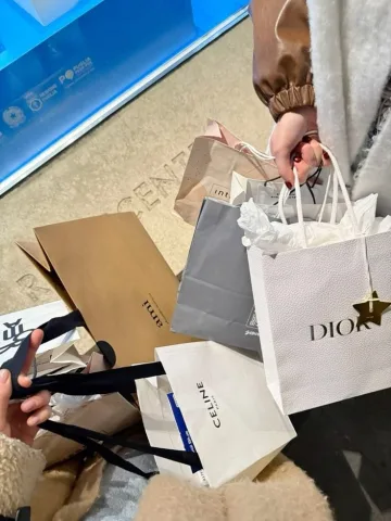 ช็อปปิ้งของเซลล์ฟินๆ/Shopping🛍