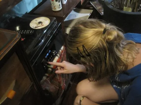 listen to music / ฟังเพลง