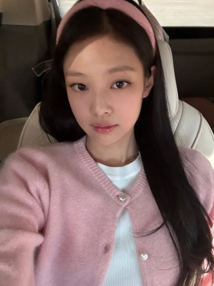 คนชายสี่: เราเอาเป็นดอกไม้กำมะหยี่หรือ ธรรมชาติก็ได้แล่วแต่ เอาให้เฟรนค่ะ😚