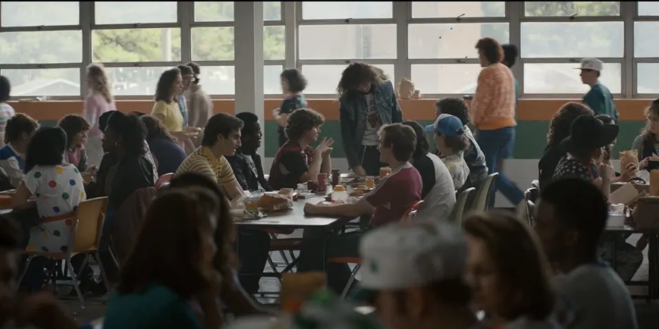You hear a rumor about the missing kid at lunch. What do you do?(ตอนกินมื้อเที่ยงคุณได้ยินข่าวลือเกี่ยวกับเด็กที่หายตัวไป คุณจะทำยังไง)