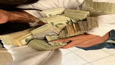 When you're a rich girl💸💅🏻