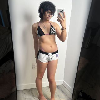 อัลบั้มของ เอมFemboy ไม่ออกสาว