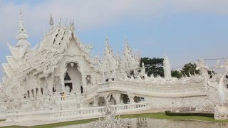 เที่ยววัดร่องขุ่น เชียงราย (  Wat Rong Khun in Chiang Rai, Thailand. ) 介绍泰国清莱的旅游景点