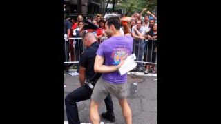 ตำรวจจัดให้ เดินพาเหรดเกย์ # เต้นอย่างพริ้ว