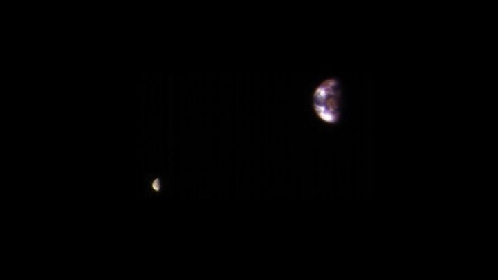 ภาพโลกและดวงจันทร์ มองมาจากดาวอังคาร