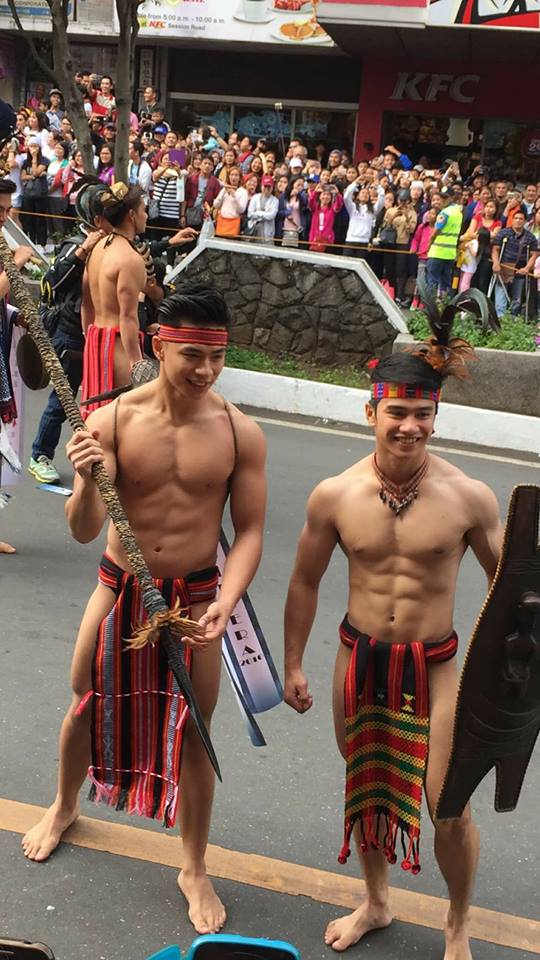 ฟินมากมาย ผู้ชายเกรดพรีเมี่ยมที่เทศกาลพื้นบ้าน Panagbenga ฟิลิปปินส์