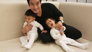 เห็นโอปอลล์อัพเดท IG อวดสามีบ่อยมาก อยากรู้ว่าหมอโอ๊คช่วยเลี้ยงลูกจริงป่ะคะ