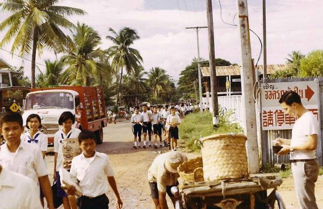 หาดูยาก!! ภาพ “สังคมไทย” เมื่อ 50 ปีที่เเล้ว!! คนที่ในสมัยนี้อาจลืมไปหมดเเล้วเเน่นอน!!