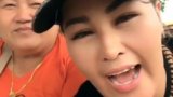 (คลิป) เมื่อ ช่างไฟ หญิงลี ศรีจุมพล ดวงดีถูกหวย 12 ล้าน ก็ยังทำตัวน่ารักแบบนี้?