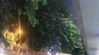 เมียโหด สั่งผัวลุยฝน ไม่ถามสุขภาพผัวสักคำ หลังจากได้เห็นภาพถ่ายที่ป้ายรถเมล์