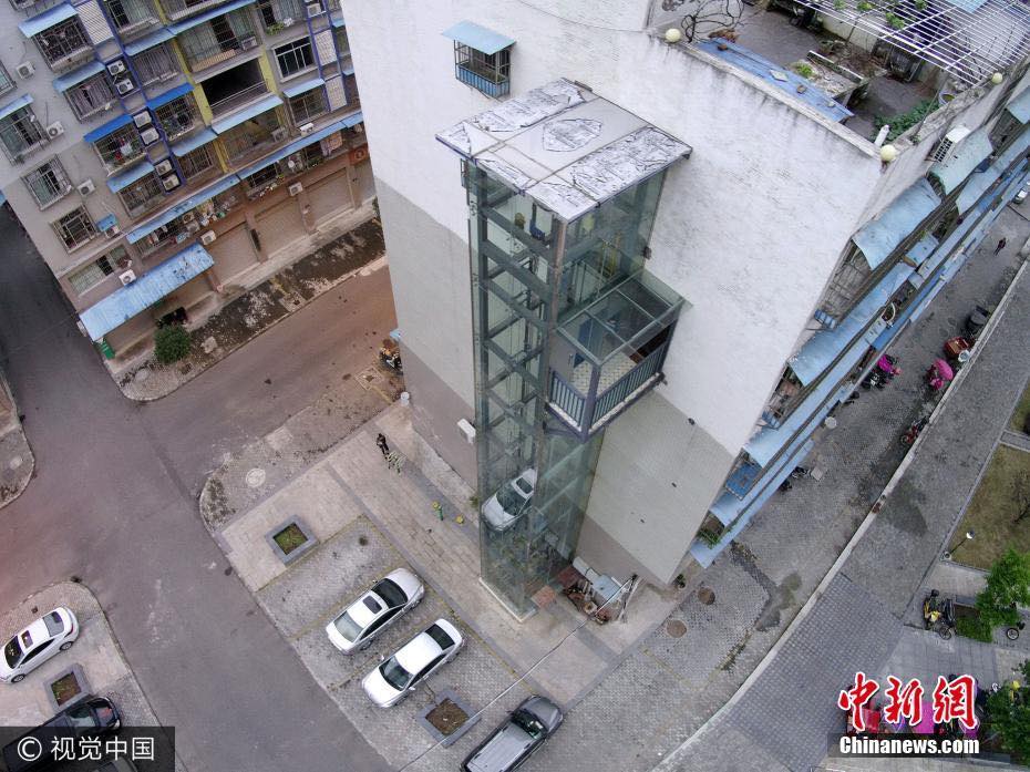 ก็คนมันเมื่อย！ชายจีนลงทุนสร้างลิฟต์ที่จอดแค่หน้าห้องตัวเอง
