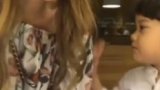 (คลิป) น้องแม็กซ์เวล สุดหวงคอยคุม ไม่ยอมให้ แม่ ซาร่า คาซิงกินี แต่งตัวโป๊