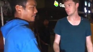 นักท่องเที่ยวฝรั่งมีอารมณ์ อยากมีอะไรกับกะเทย