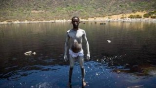 ชาวบ้านแย่งกันดำน้ำ !!! "ทะเลสาบ" ปล่องภูเขาไฟ แม้ต้องตาบอด มีแผลติดเชื้อก็ยอม