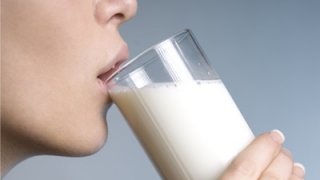 การดื่มนมอย่างถูกวิธี
