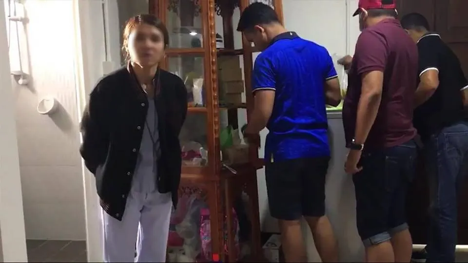 ในภาพอาจจะมี 1 คน, กำลังยืน