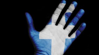 งานเข้า! เมื่อ Facebook แนะนำวิดีโอโป๊-ล่วงละเมิดเด็ก ขึ้นมาในช่องค้นหา