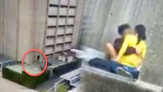 ซ่อมเบิงอยู่เด้อ!! หนุ่มสาวแอบเล่นเสียวโชว์รักร้อนกลางดาดฟ้ามหาวิทยาลัย